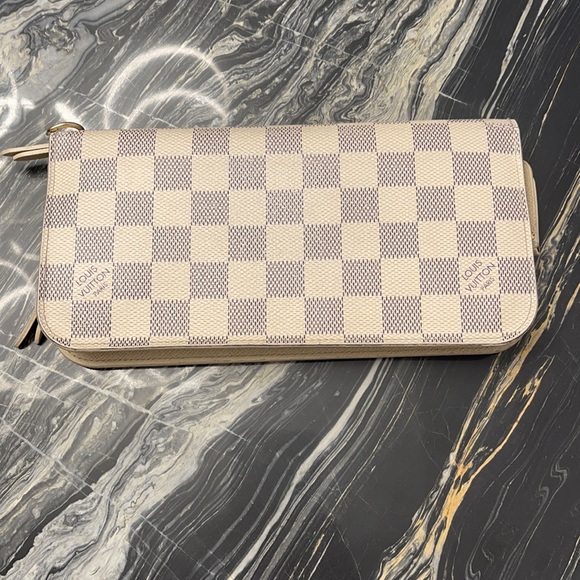 Louis Vuitton Handbags - Authentic Louis Vuitton wallet